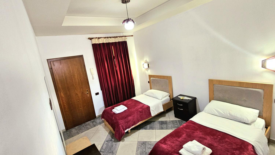 Others 3, Hotel W Bush Square, Krujës