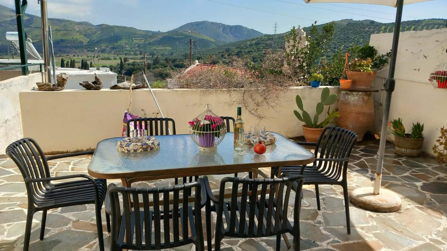 Food & Drinks 4, Villa Vienna Mountain Resort 15 Minutes from Sea, Crete