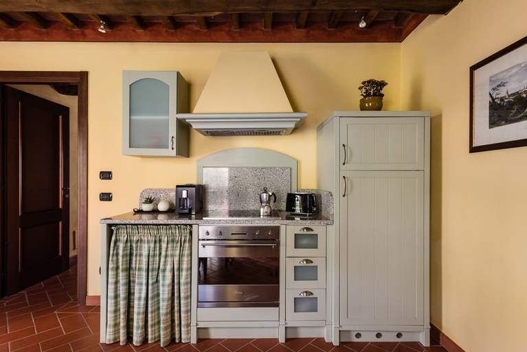 Room 4, Deluxe View Apartment in Borgo di Matraia, Lucca