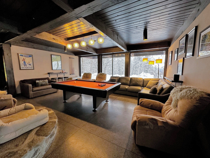 Interior 3, Rll, Coos