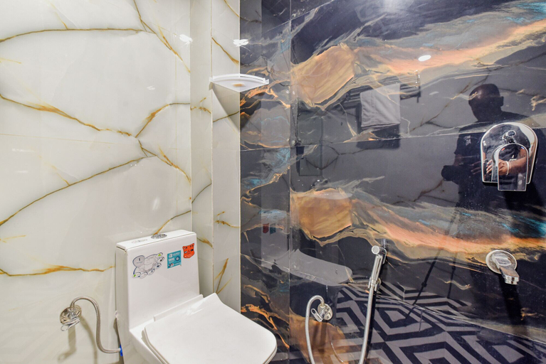 Bathroom 3, Fabhotel Namaskar - Nr. Udayagiri and Khandagiri caves, Khordha