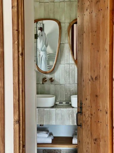 Bathroom 3, Auberge de l'Oumede, Var