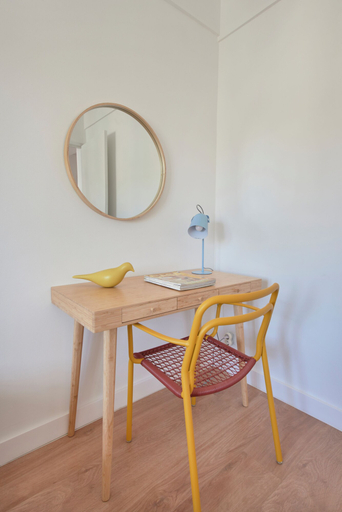 Room 5, Sunset Bay View Renovated Apt, By Timecooler, Setúbal