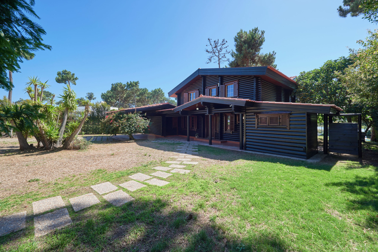 Terrace/patio 2, Beach & Golf Retreat W Amazing Pool, By Timecooler, Almada