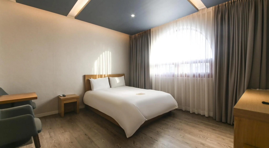 Bedroom 3, Gangneung Gyeongpodae Athens Hotel, Gangneung