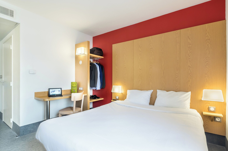 Bedroom 4, B&B Hotel Cannes La Bocca Plage, Alpes-Maritimes