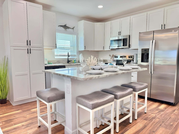 Interior 4, Starfish Sun-kissed Serenity by the Sea, Charlotte