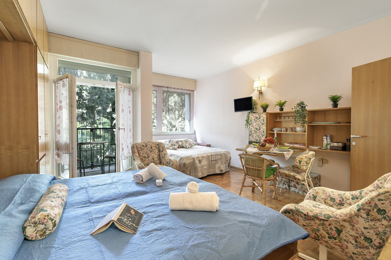 Room 2, Sonia Sweet Love With Shared Pool, Brescia