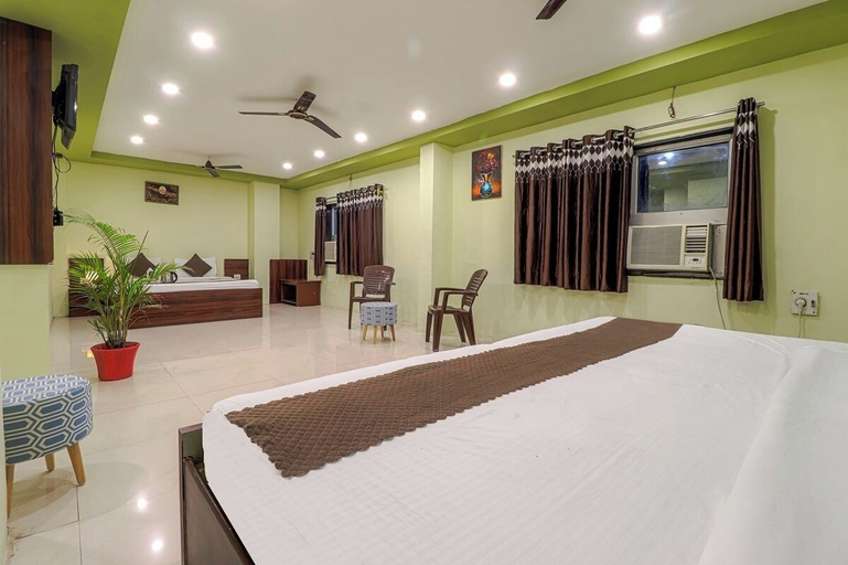 Bedroom 4, Hotel Dwarkadheesh, Dehradun