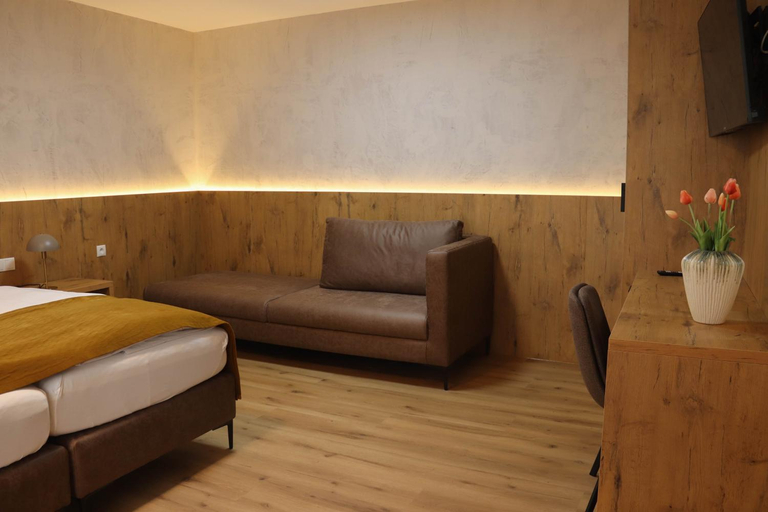 Others 2, Hotel im Burghof, Ahrweiler