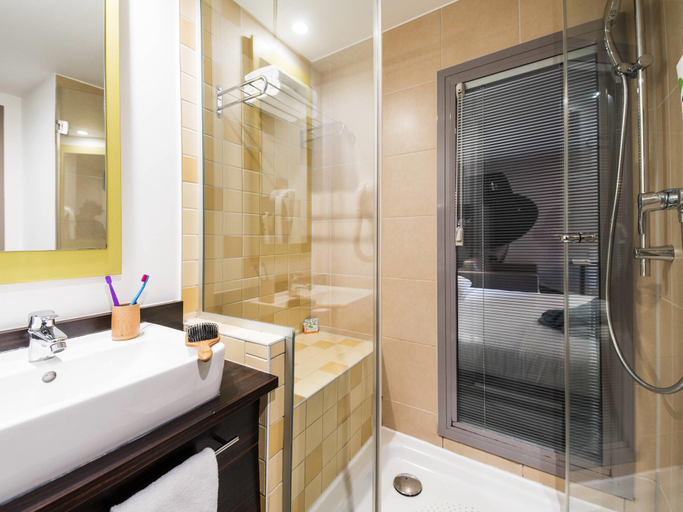 Bathroom 4, ibis Styles Nice Vieux Port, Alpes-Maritimes