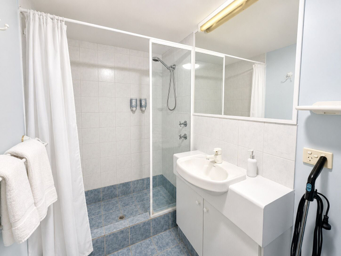 Bathroom 3, 98 Steps To The Beach, Busselton