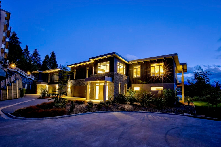 Exterior & Views