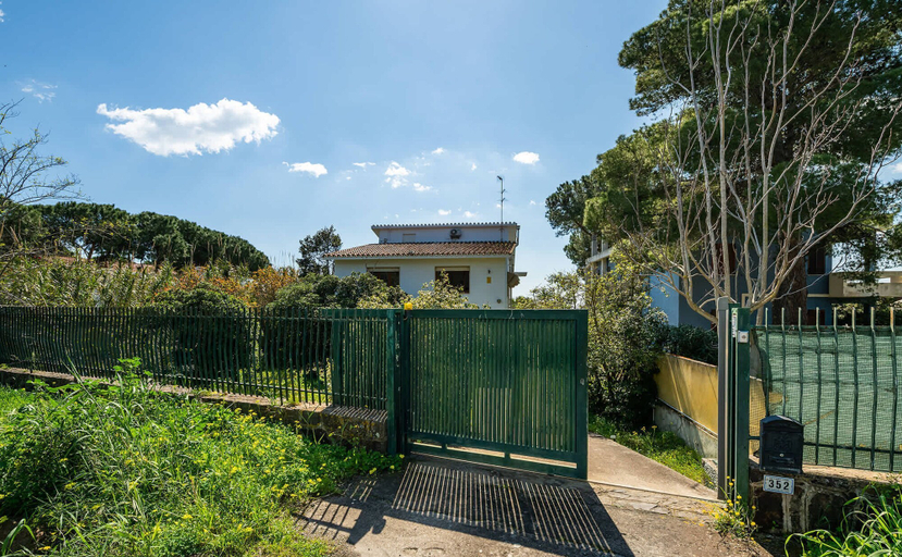 Room 5, Seaside Villa Apartment With Beach Access, Cagliari