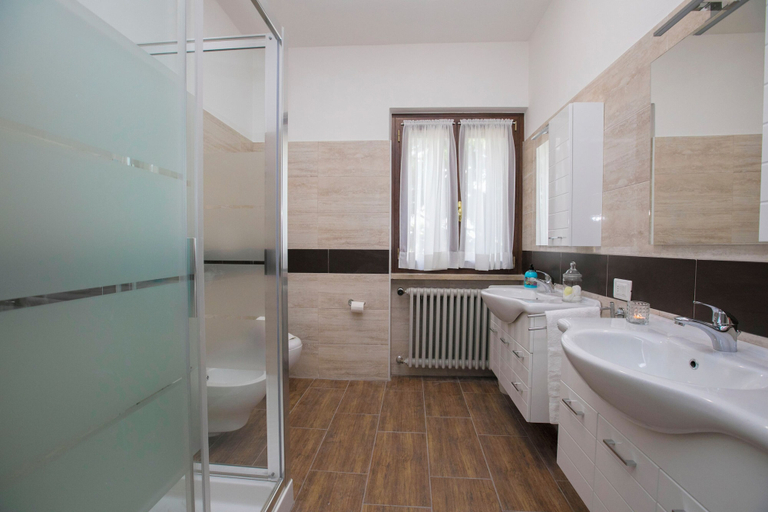Bathroom 3, Villa Alberti Appartamento Bruna, Brescia