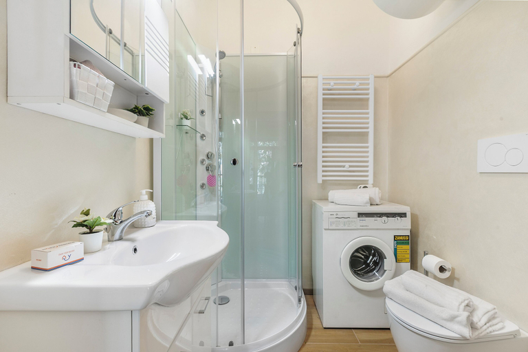 Bathroom, Sonia Sweet Love With Shared Pool, Brescia