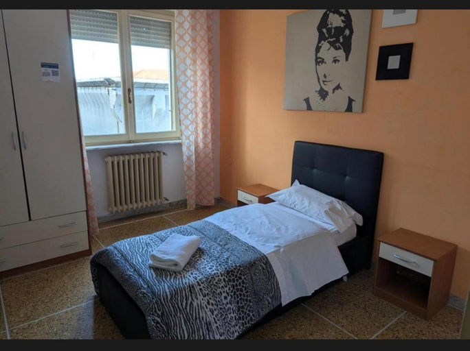 Bedroom, Pearl Pisa guest house, Pisa