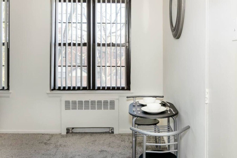 Interior 5, 610b Large One Bedroom Downtown!, Albany