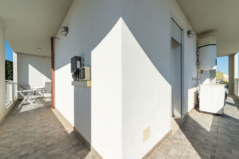 Room 2, Modern Bright 2BR Retreat With Balcony, Cagliari