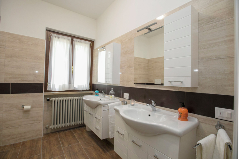 Bathroom 3, Villa Alberti 900m from Garda lake, Brescia