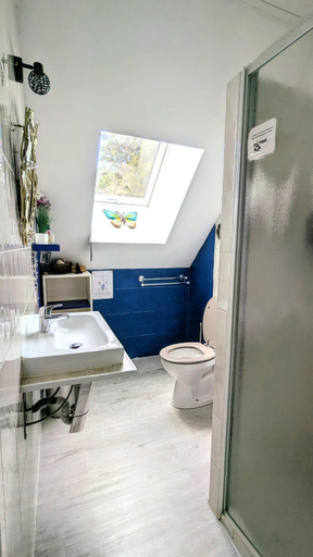 Bathroom 3, La Chaumiere en Bellevue, Morbihan