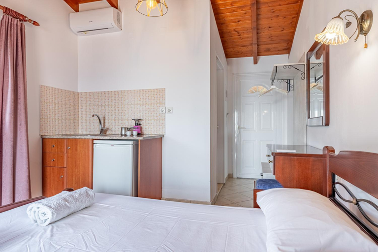 Bedroom 2, Alex bar apartments, Epirus