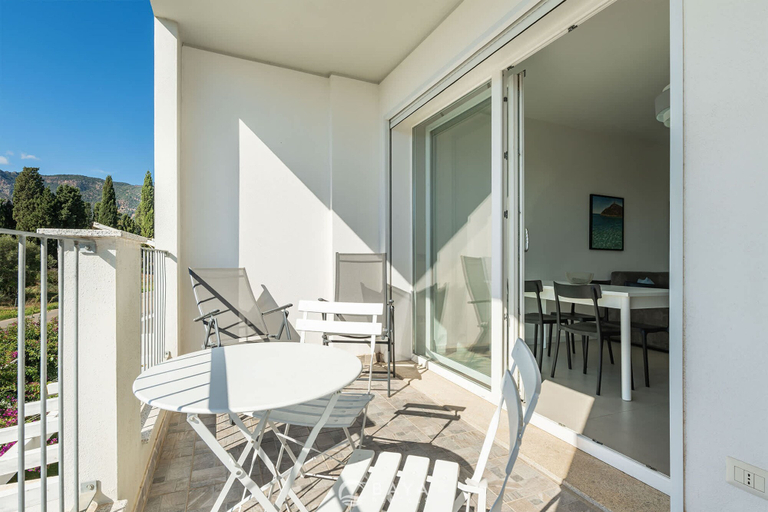 Room 3, Modern Bright 2BR Retreat With Balcony, Cagliari