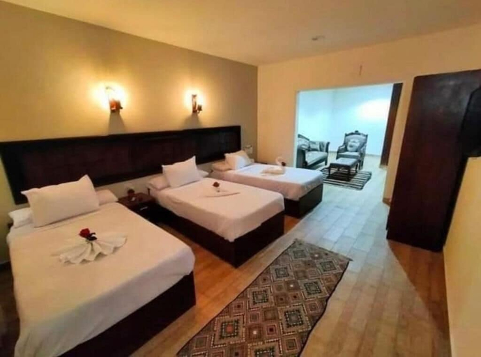 Room 3, Lorenda hotel, 'Abdin
