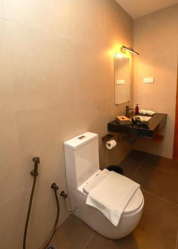 Bathroom 2, Sun Top Grand, Ella