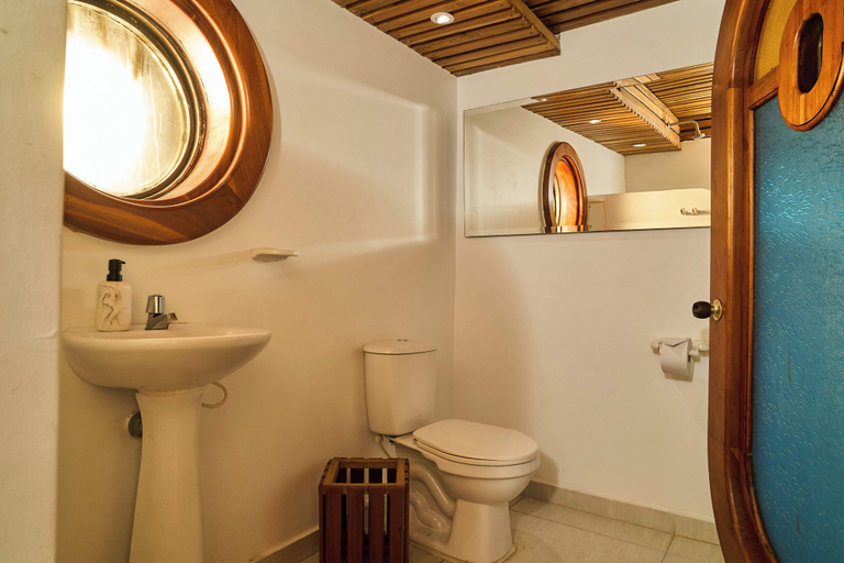 Bathroom 4, Mucura Club Hotel, San Onofre