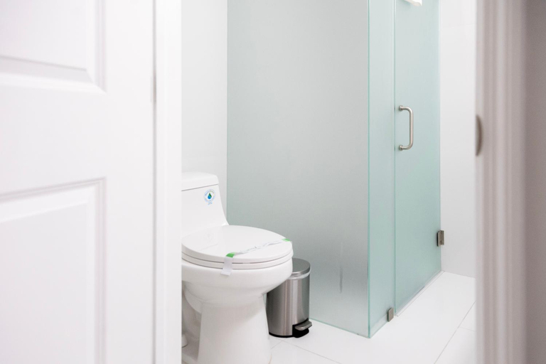 Bathroom 4, Palm Breeze Hotel, Palm Beach