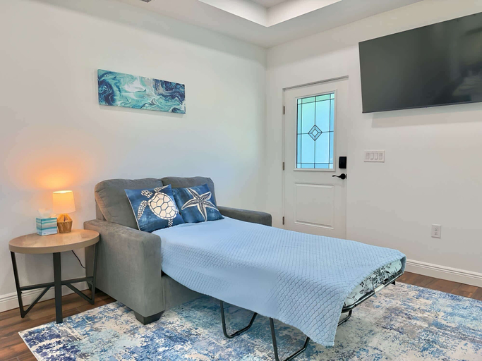 Interior 4, The Sand Dollar Making Cents of Paradise, Charlotte