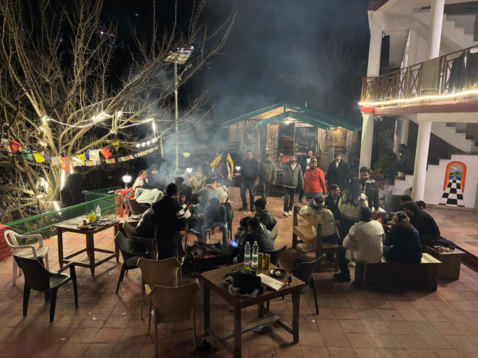 Food & Drinks 3, Hippie Panda, Kullu