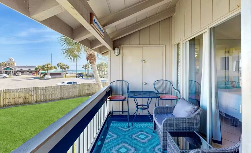 Terrace/patio 2, Chateau La Mer #1D, Walton
