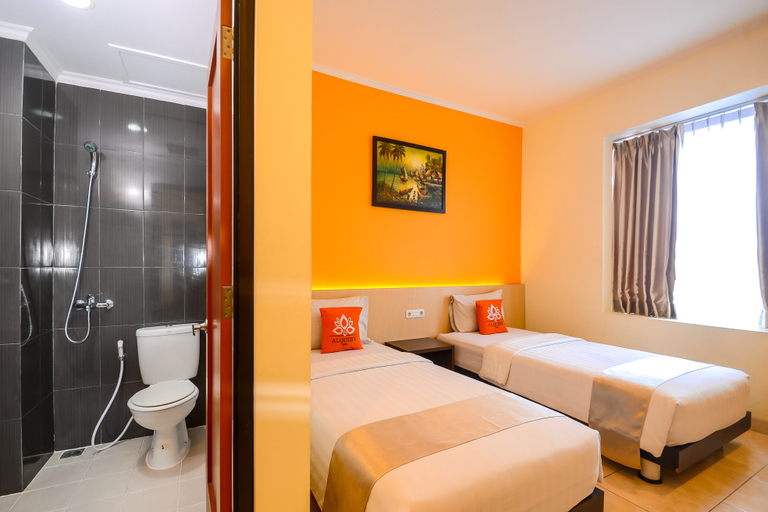 Alqueby Hotel Near Kiara Artha Park & Trans Studio Mall - Tap to explore photos
