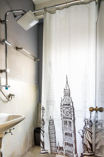 Bathroom 3, Love CNX Guesthouse, Muang Chiang Mai