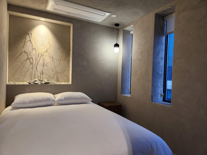 Bedroom 4, Paradise on Earth, Suyeong
