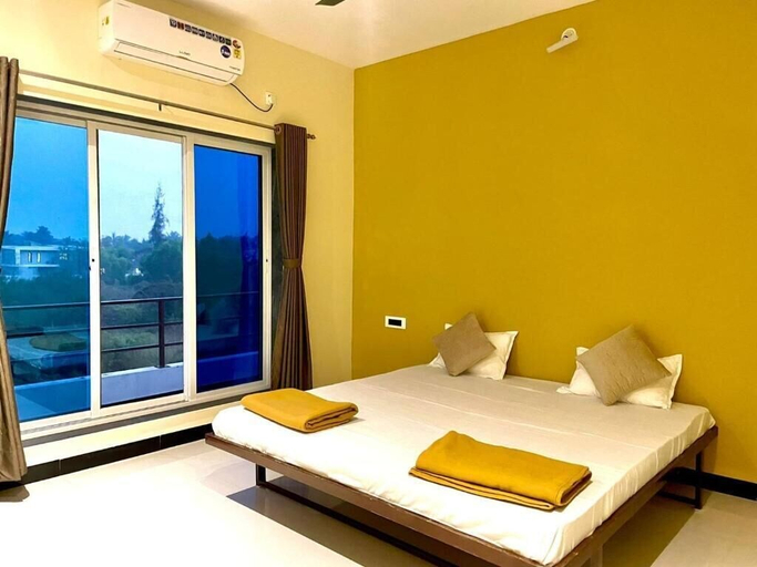 Room 4, Scarlet Stays, Raigarh