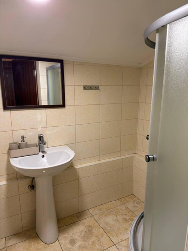 Bathroom 4, Cube, Rakhivs'kyi