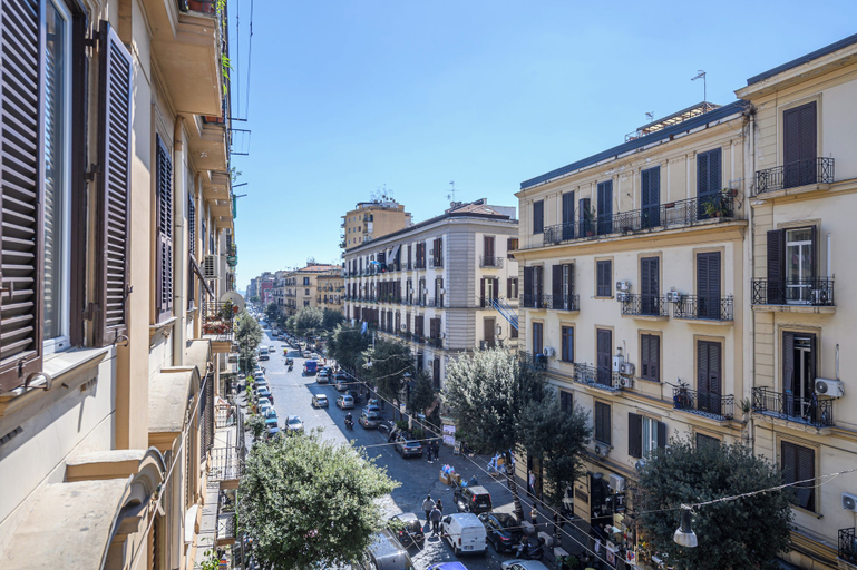 Interior 3, Via Cairoli 60, Napoli