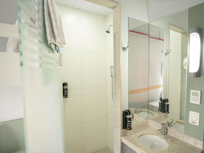 Bathroom 5, ibis budget São Bernardo do Campo, São Bernardo do Campo