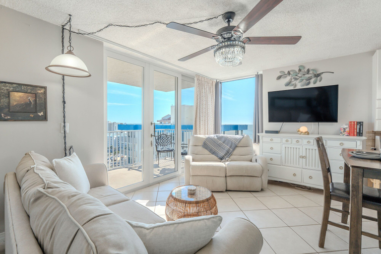 Room 5, Penthouse 3A Gulf Water Views Beach Gear, Lee