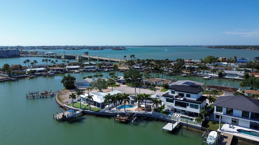 Exterior 4, Palms of the Isles, Pinellas