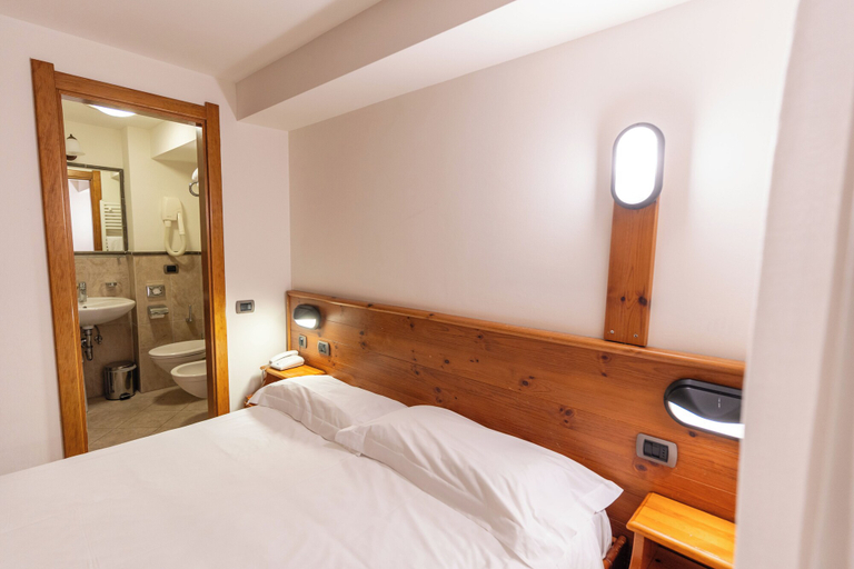 Bedroom 3, Hotel Miramonti Corvara, Bolzano