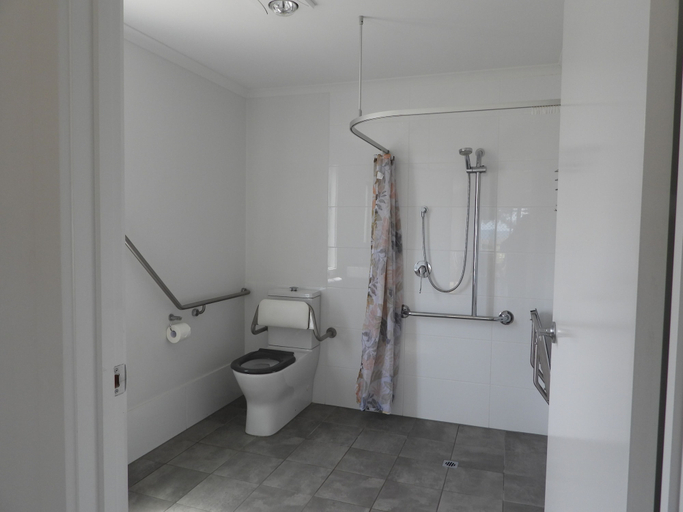 Bathroom 3, BIG4 Kingston Foreshore Holiday Park, Kingston
