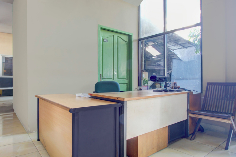 Lobby 5, Hotel O Airport Guesthouse, Semarang