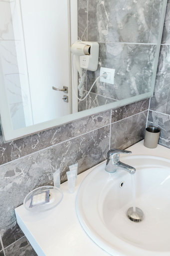 Bathroom 4, Saranda Hotel, Sarandës