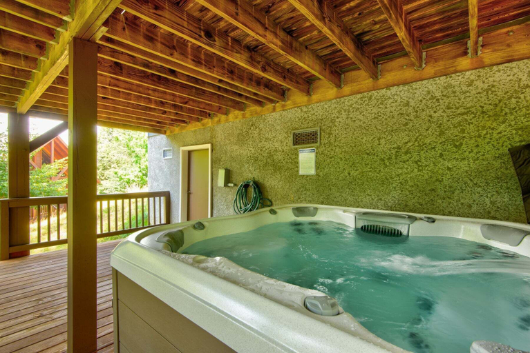 Interior 4, Dogwood Den, Watauga
