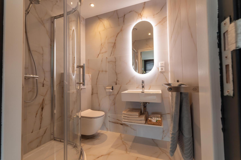 Bathroom 3, Aparthotel Jacques van Marken Erfgoed, Delft