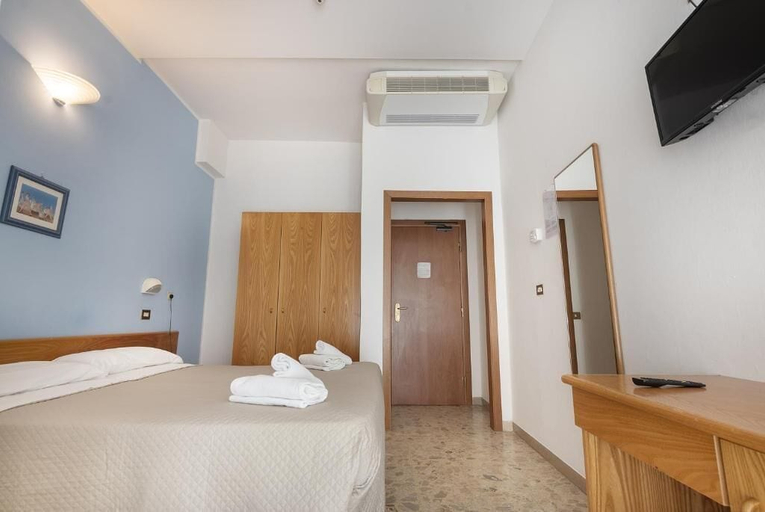 Bedroom 4, Hotel Santiago, Rimini